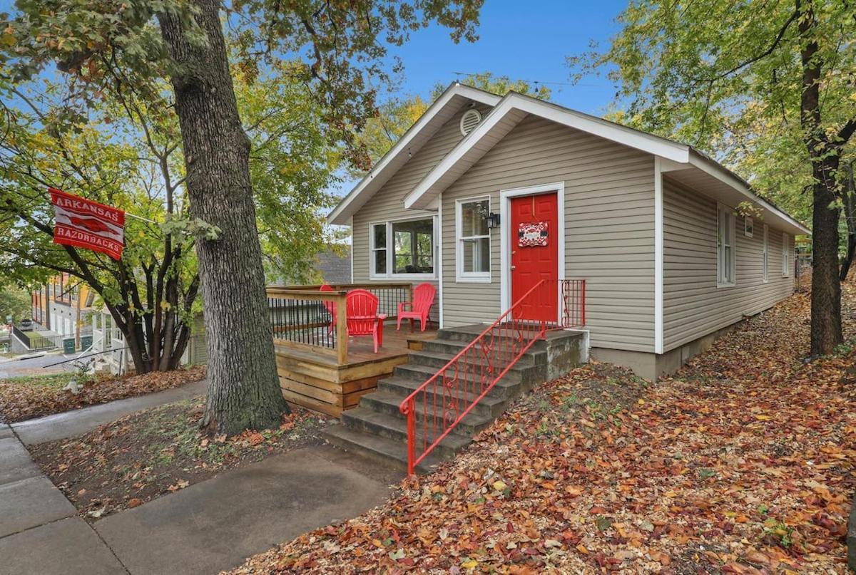 Villa Little Red-Easy 1 2 Mi Walk To Uofa Campus Fayetteville Exterior foto